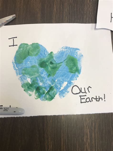 Earth day craft toddlers | Earth day crafts, Earth day drawing, Earth week crafts