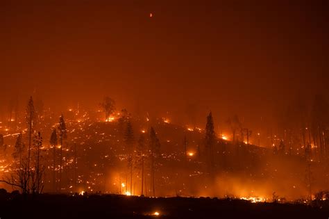 Satellite video shows the "explosive growth" of the Caldor Fire in California - CBS News