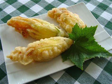 Someone's in the Kitchen: Ricotta Stuffed Zucchini Flowers