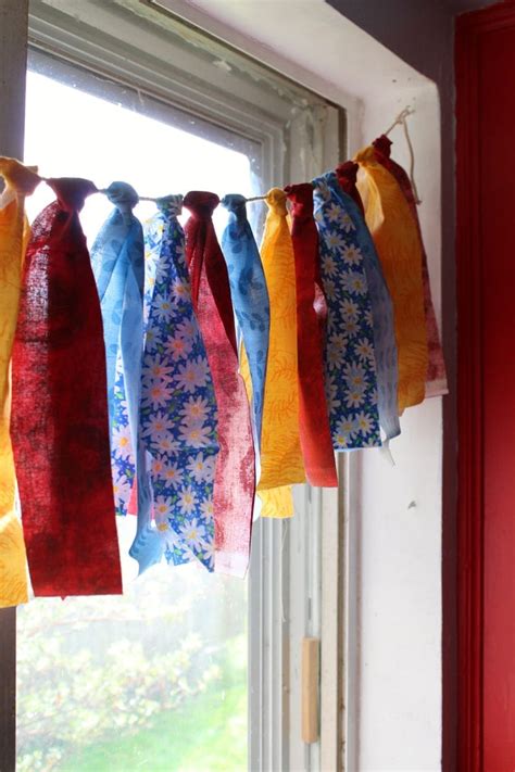 DIY Fabric Garland No-Sew Scrap Buster Project - Ideas for the Home