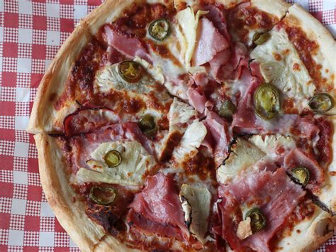 Central Coast restaurants: Tropicana Pizza Pizza | Daily Telegraph