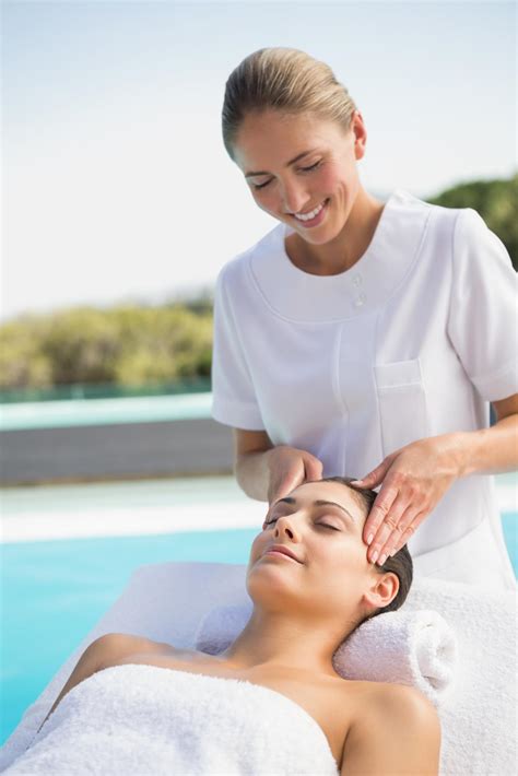 A Massage Therapy Career Needs Hands-On Training | Pensacola