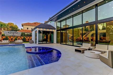 Breathtaking Texas Modern Home in Houston for Sale at $4.9 Million