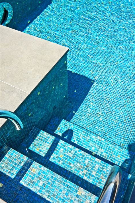 40 Stunning Mosaic Pool Tile Ideas For Luxurious Pool Design 032 – DECOOR | Mosaic pool tile ...