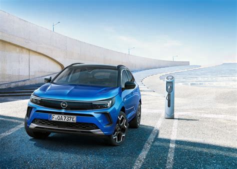 2022 Opel Grandland facelift breaks cover with plug-in hybrid powertrain