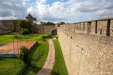 Ivangorod Fortress – the western outpost of medieval Russia · Russia Travel Blog