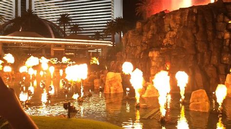 Mirage Volcano (Las Vegas) - 2019 All You Need to Know BEFORE You Go ...