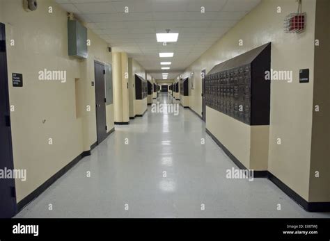 High school hallway with lockers Stock Photo: 69036622 - Alamy