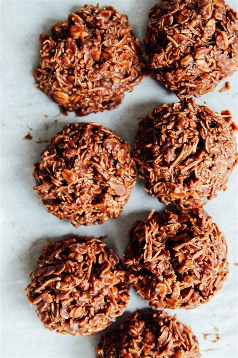 This Rawsome Vegan Life: CHOCOLATE MACAROONS (SUPER QUICK + EASY)