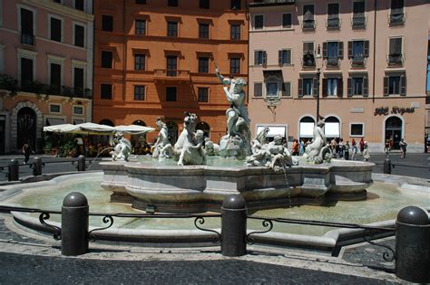 Piazza Navona, Rome, Italy / FCO Rome - Piazza Navona small fountain 3008x2000 photo gallery ...