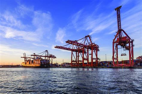 Work begins on expansive Vancouver container terminal