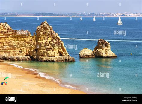 Dona Ana beach (Praia Dona Ana) in Lagos, Algarve, Portugal Stock Photo - Alamy