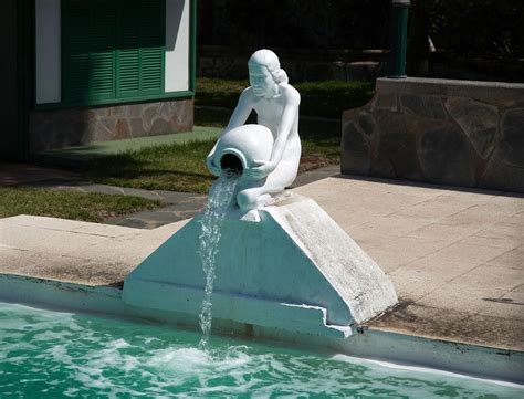 Swimming Pool Fountain Statues | Backyard Design Ideas | Swimming pool fountains, Pool water ...