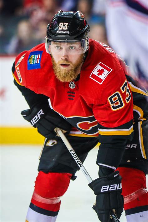 Calgary Flames Sign Sam Bennett