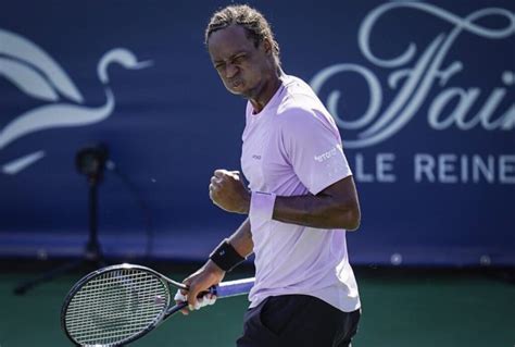 Gael Monfils' Tennis Racquet: Let's Take a Closer Look