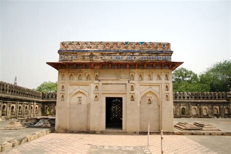 Mehrauli Archaeological Park - One of the Top Attractions in New Delhi, India - Yatra.com