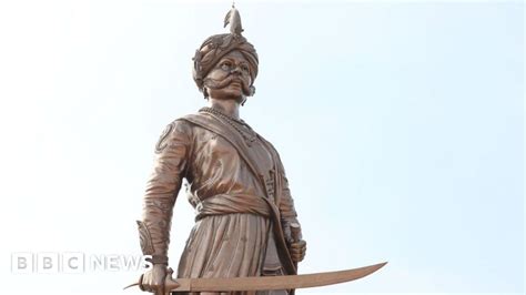 Kempegowda: India PM Modi inaugurates Bengaluru founder statue