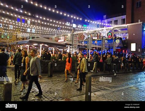 Liverpool, UK. 31st Dec, 2017. Partygoers in Concert Square, Liverpool ...