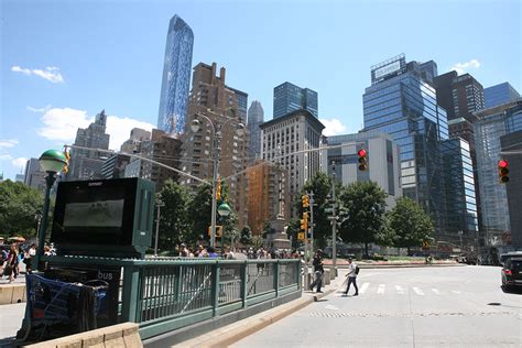 A Single Picture Of Every Stop Along New York City’s Longest Subway ...