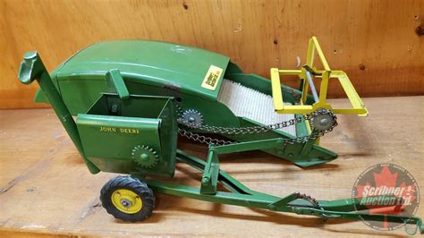 Farm Toy 1/16" : John Deere "Beetle Back" Combine - Scribner Auction Ltd.