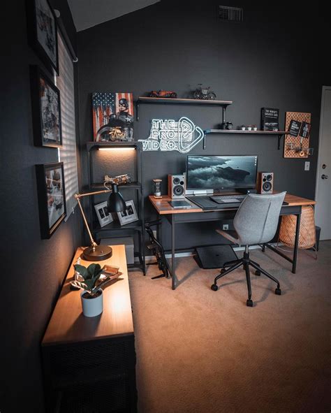 30 Aesthetic Desk Setups for Creative Workspace in 2022 | Home studio ...