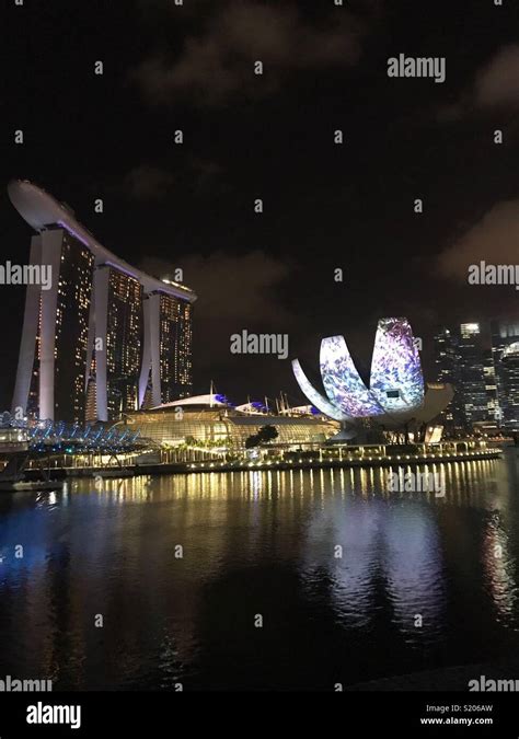 Singapore Marina Bay Sands, night view Stock Photo - Alamy