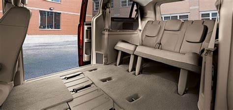 VOLKSWAGEN ROUTAN - Review and photos