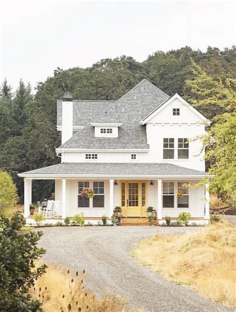 The Best Classic White Farmhouse Inspiration | White farmhouse exterior ...