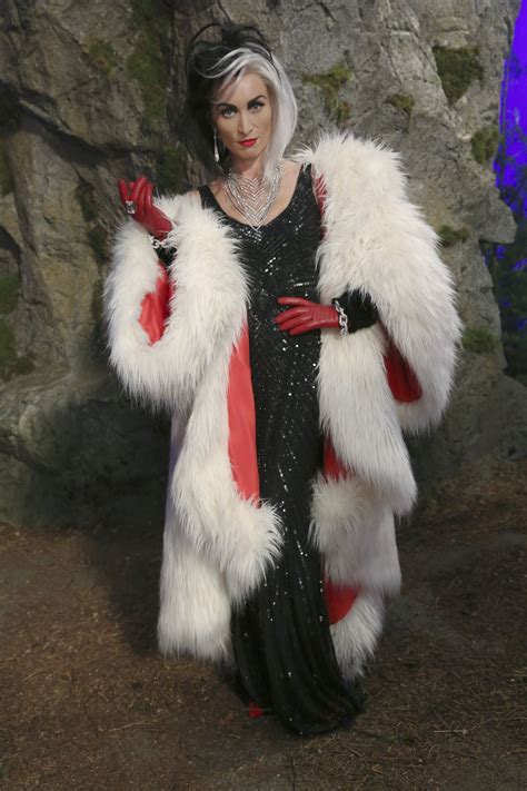 4x11 - Heroes and Villains | Halloween outfits, Cruella deville costume ...