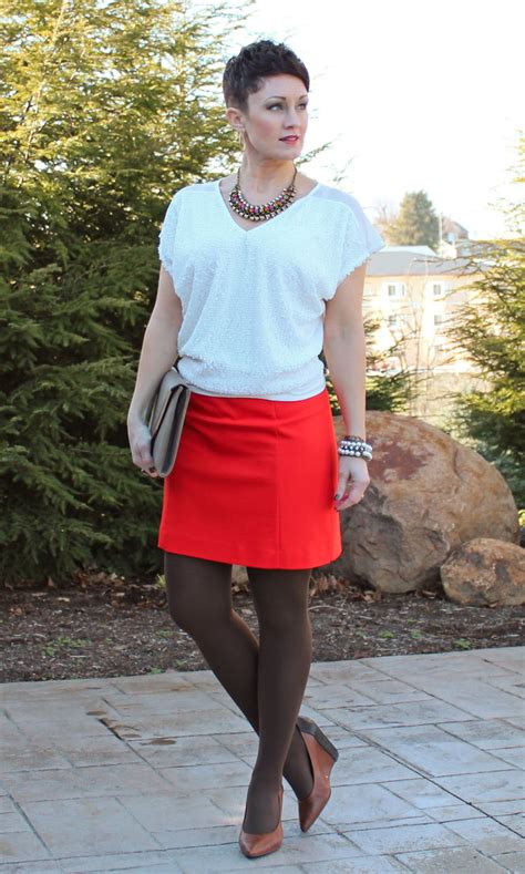 R i g S t y l e: red skirt for the Holidays