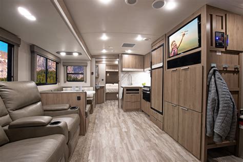 2020 Grand Design Imagine - Leisure Trailers