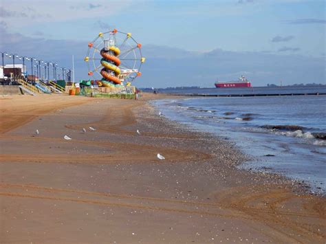 Cleethorpes beach © Steve Fareham :: Geograph Britain and Ireland