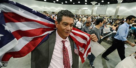 Mexicans Among Least Likely Immigrants to Become American Citizens