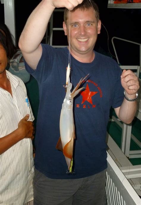 Tips to enjoy squid fishing in Halong Bay: a fun activity not to miss