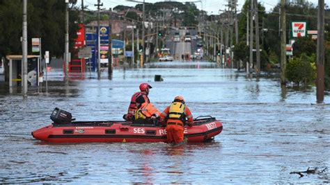 Australia suffers flash floods in southeast, Melbourne suburb evacuated ...