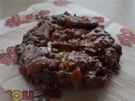 Gibson’s Donuts - Memphis, TN | Review & What to Eat