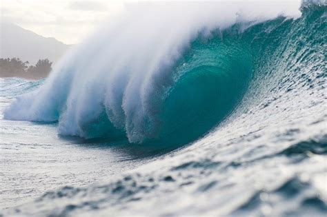 Boardriding | Spots | Banzai Pipeline - Hawaii