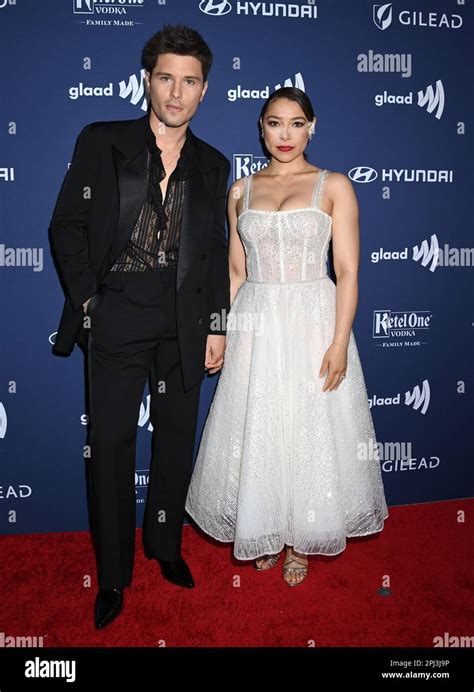 Beverly Hills, CA. 30/03/2023, Ronen Rubinstein and Jessica Parker Kennedy arriving at the 34th ...