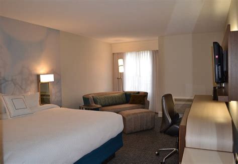 Courtyard Cape Cod Hyannis Hotel : voir les tarifs, 7 avis et 70 photos