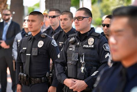 Fullerton police family gathers to remember Det. Tommy De La Rosa 25 years after his death ...