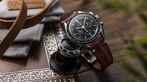 Omega Speedmaster Strap Showcase | WatchGecko