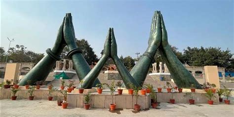 Varanasi's Namo Ghat With 3 Folded Hand Sculptures Emerge As Top Tourist Attraction | Curly Tales