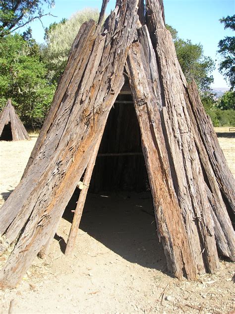 This is a Coastal Miwok home. Villagers spent most of the time outside. What kind of b… | Native ...