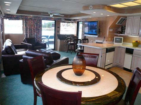 Luxury Houseboat Interiors | luxury.houseboat_laketravis | Yachts/Boat Houses/House Boats ...