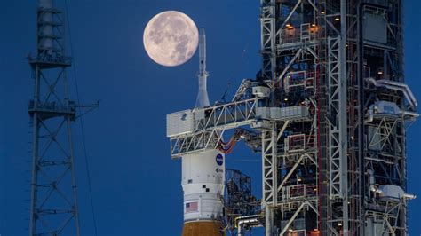 More delays for NASA's astronaut moonshots, with crew landing off until ...