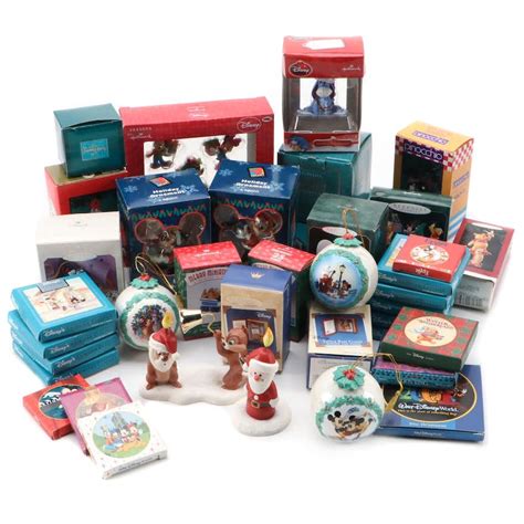 Walt Disney Classics Collection Figurines with Ornament Collection | EBTH