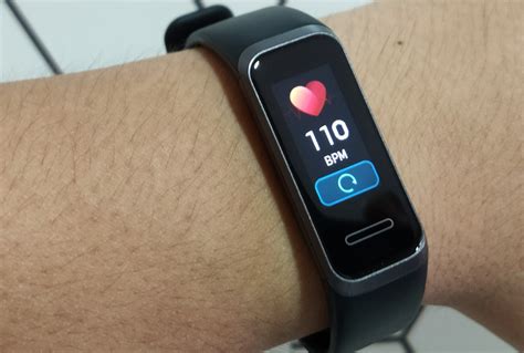 Review HUAWEI Band 4 - Smartband Terjangkau dengan Banyak Fitur | Gadgetren