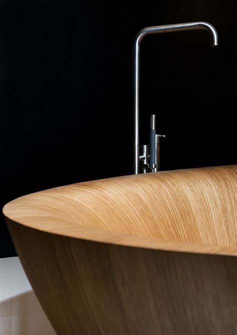 Luxurious And Dramatic Wooden Bathtubs Make A Bold Visual Statement