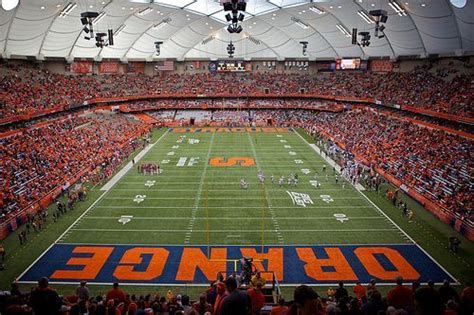 「syracuse football locker room」の画像検索結果 | Carrier dome, Syracuse ...