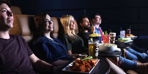 5 salles de cinéma luxueuses avec salle à manger à Houston – Actu Buzz